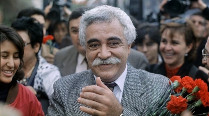 Levent Kırca kimdir?